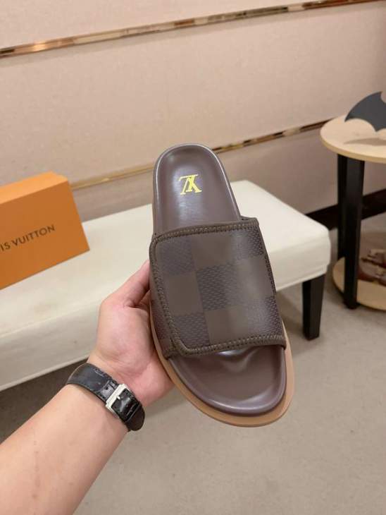 Picture of Louis Vuitton Slippers _SKULVsz38-44mnf05371290